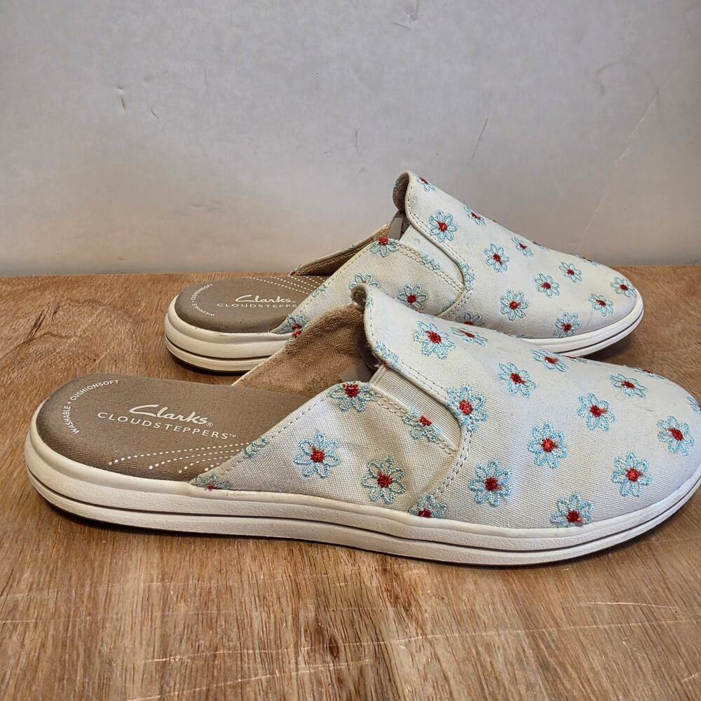 Clarks Cloud steppers Breeze Shore Mules white canvas w/embroidered flowers 9